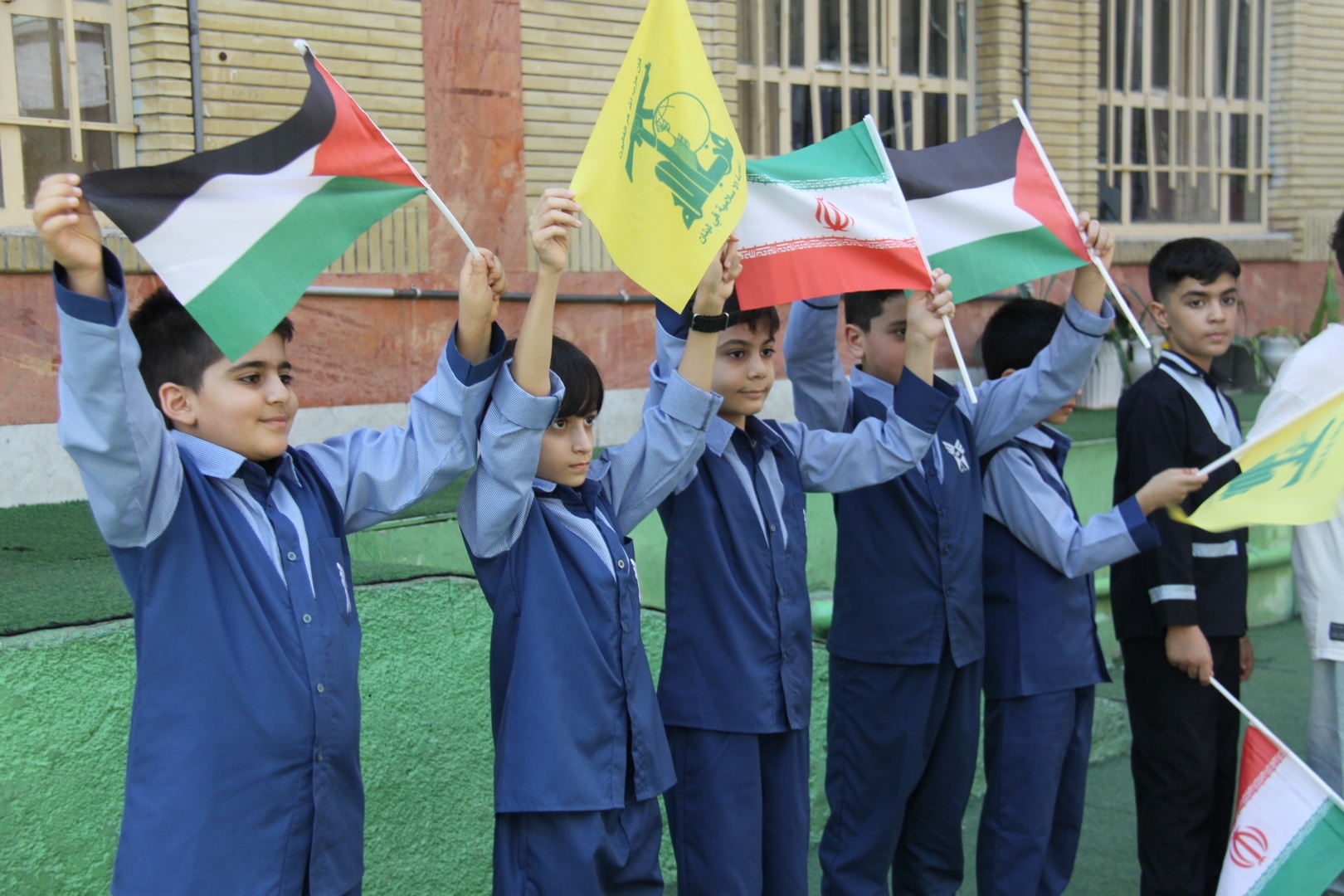 اعلام همبستگی دانشآموزان مدارس سما بوشهر با مردم مظلوم غزه اعلام همبستگی دانشآموزان مدارس سما بوشهر با مردم مظلوم غزه