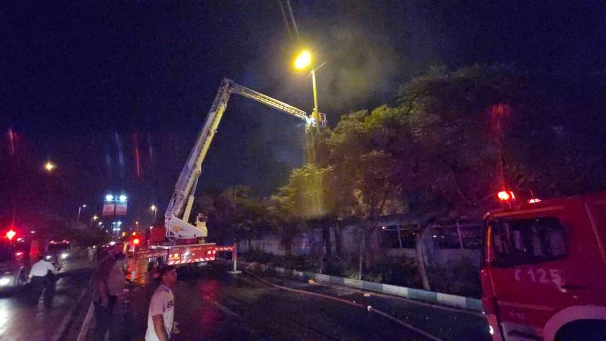 آتش‌سوزی شبانگاهی در پایتخت با تلاش آتش‌نشانان بدون تلفات مهار شد