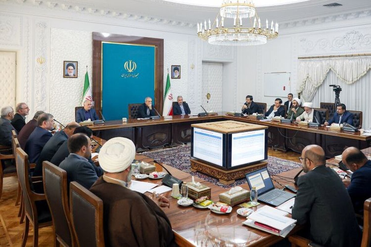 دیدار رئیس‌جمهور با اعضای کمیسیون حقوقی و قضایی مجلس و مسئولان ستاد مبارزه با مواد مخدر