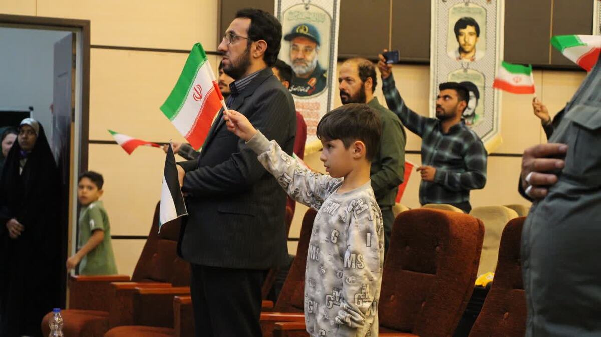 روایت خاطرات جبهه با طنز شیرین؛ دانشجویان شگفت‌زده از شوخ‌طبعی رزمندگان در سنگرها