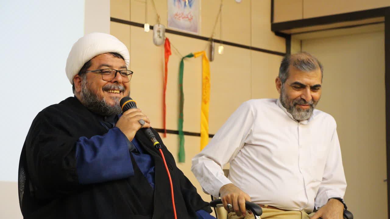 روایت خاطرات جبهه با طنز شیرین؛ دانشجویان شگفتزده از شوخطبعی رزمندگان در سنگرها روایت خاطرات جبهه با طنز شیرین؛ دانشجویان شگفتزده از شوخطبعی رزمندگان در سنگرها