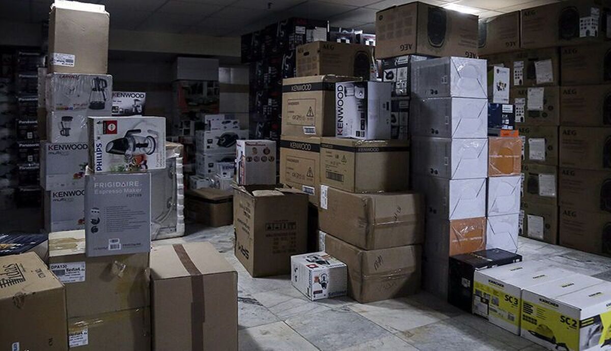 انهدام انبار بزرگ کالای قاچاق در قیامدشت  کشف بیش از ۱۳۰ میلیارد ریال لوازم خانگی غیرمجاز