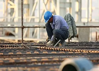 گلپور: دولت ظرفیت کارگر ایرانی را نادیده نگیرد/ به جای قانون جذب اتباع خارجی وضعیت بیکاران را شفاف کنید!