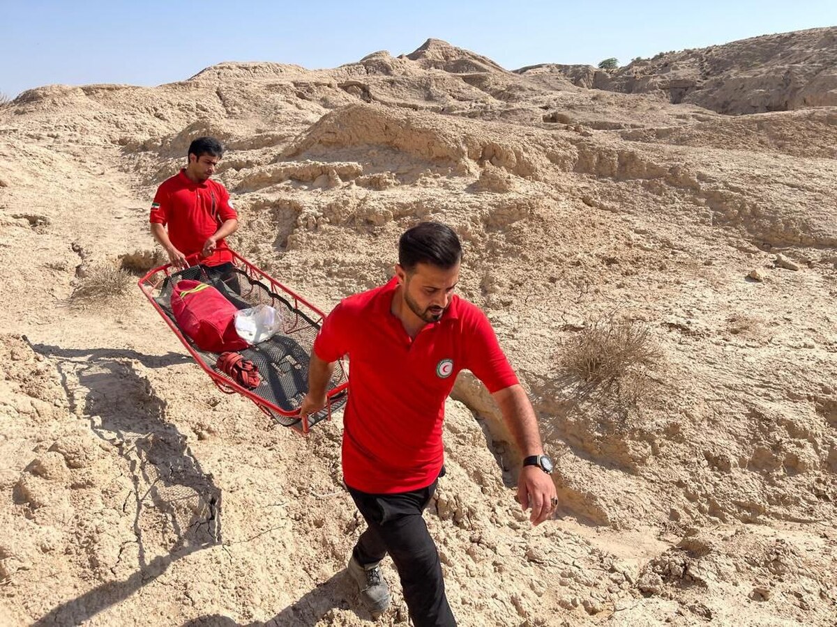 نجات جوان مفقود در منطقه جنگلی بنه‌گز بوشهر پس از ۴ ساعت جست‌وجو