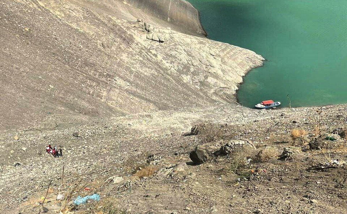 نجات دختر ۱۸ ساله از حاشیه سد کرج توسط امدادگران