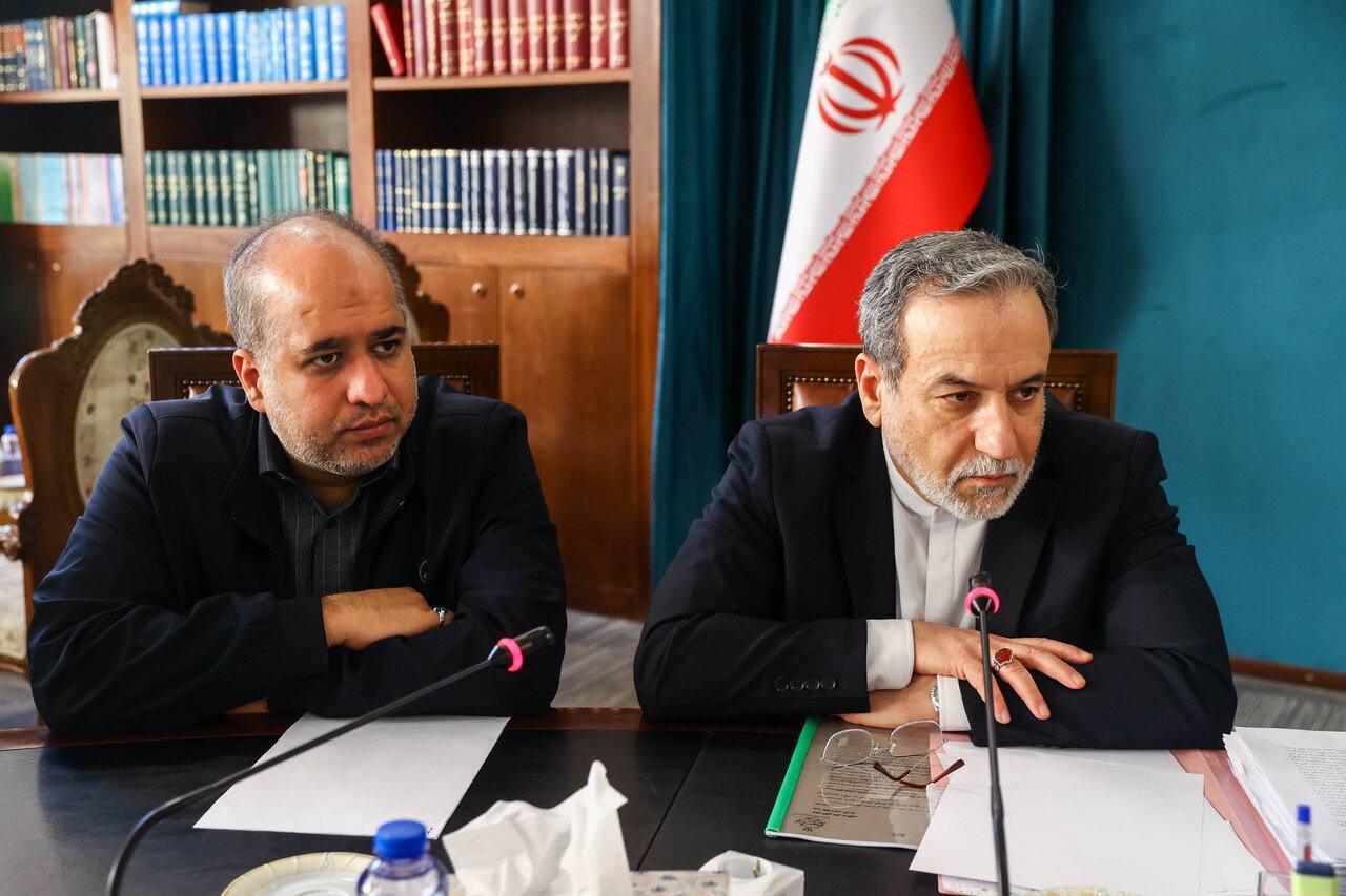 عراقچی در کمیسیون اصل ۹۰ مجلس: تعامل سازنده وزارت خارجه با نمایندگان ادامه دارد عراقچی در کمیسیون اصل ۹۰ مجلس: تعامل سازنده وزارت خارجه با نمایندگان ادامه دارد