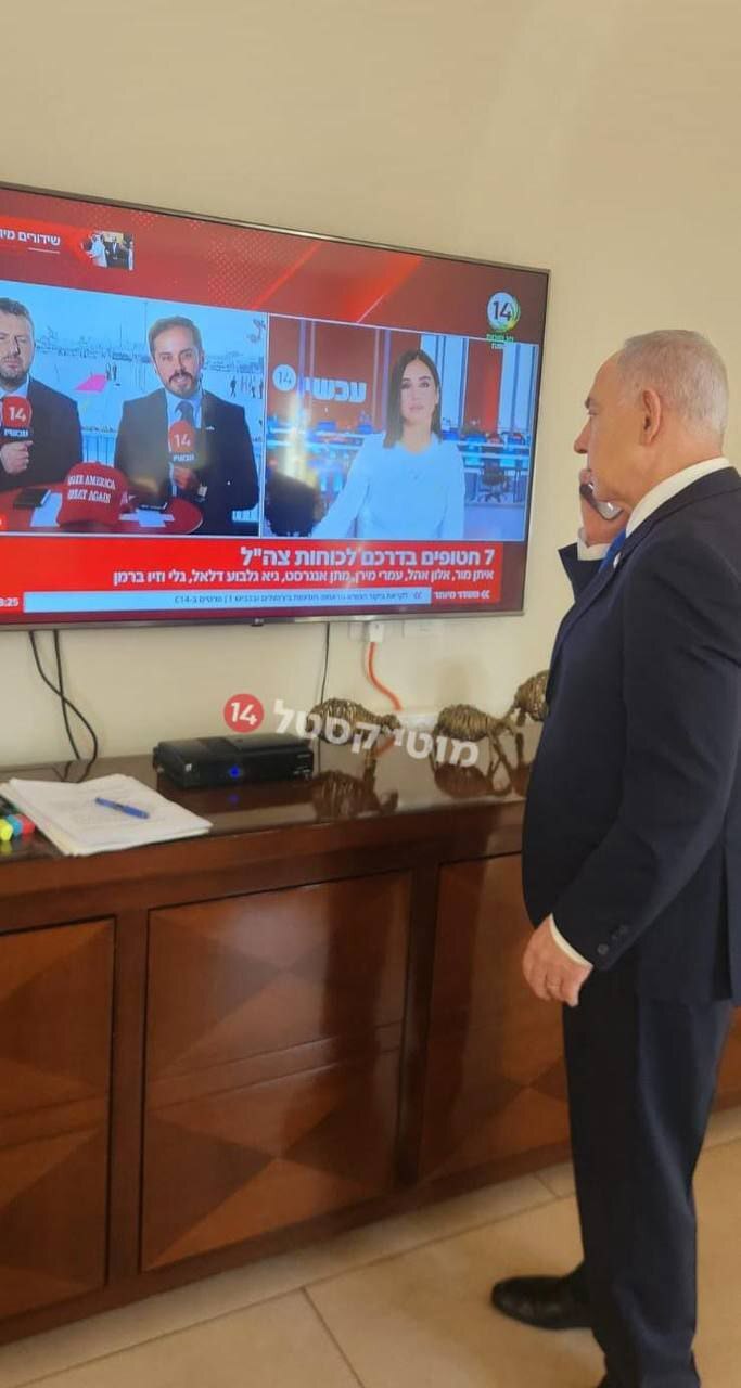 آغاز بزرگترین تبادل اسرای منازعات غزه: حماس ۲۰ اسیر اسرائیلی را در مقابل آزادی ۲۰۰۰ فلسطینی تحویل میدهد آغاز بزرگترین تبادل اسرای منازعات غزه: حماس ۲۰ اسیر اسرائیلی را در مقابل آزادی ۲۰۰۰ فلسطینی تحویل میدهد