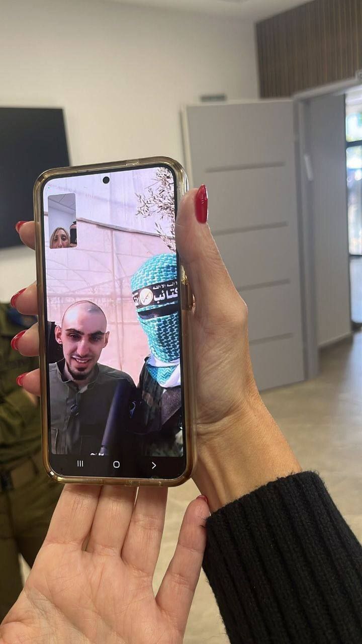 آغاز بزرگترین تبادل اسرای منازعات غزه: حماس ۲۰ اسیر اسرائیلی را در مقابل آزادی ۲۰۰۰ فلسطینی تحویل میدهد آغاز بزرگترین تبادل اسرای منازعات غزه: حماس ۲۰ اسیر اسرائیلی را در مقابل آزادی ۲۰۰۰ فلسطینی تحویل میدهد