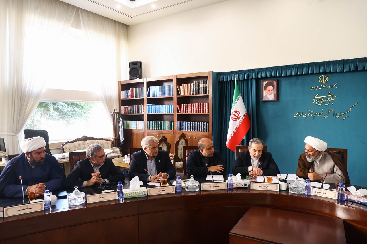 تشریح نشست کمیسیون اصل ۹۰ با عراقچی تشریح نشست کمیسیون اصل ۹۰ با عراقچی