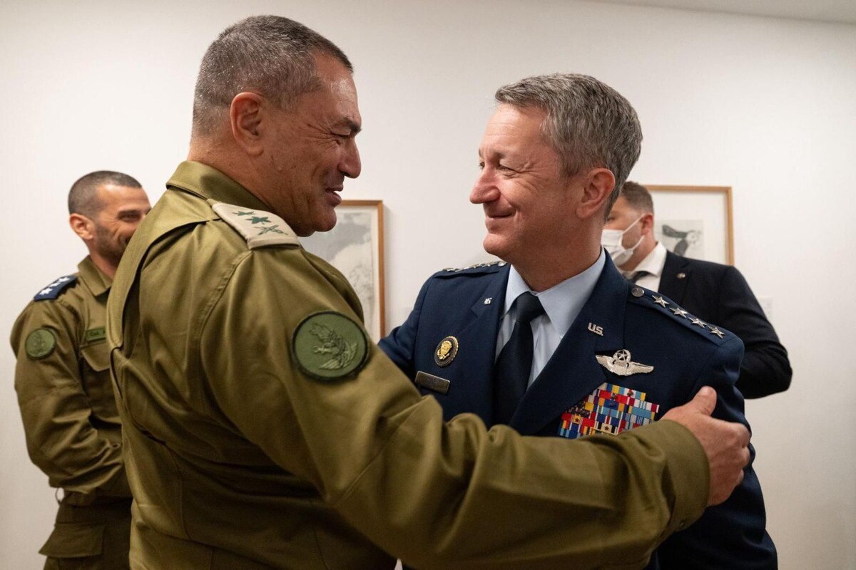 بازگشت ۲۰ اسیر اسراییلی از نوار غزه و دیدار آنان با خانواده&zwnj;ها؛ ژنرال&zwnj;های اسرائیل و آمریکا تحولات منطقه را بررسی کردند