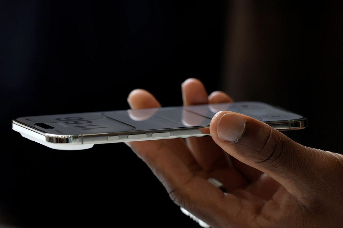 &laquo;باریک&zwnj;ترین آیفون تاریخ&raquo; به &laquo;پرمشکل&zwnj;ترین&raquo; محصول اپل تبدیل شد