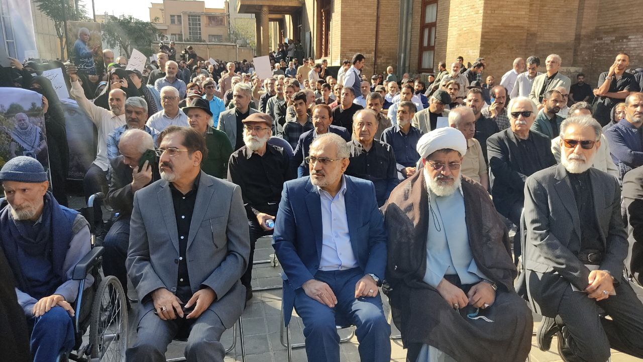 آغاز تشییع پیکر زنده یاد محمد کاسبی/ مردم برای بدرقه مرد خوش رکاب سینما آمدند+ فیلم و عکس آغاز تشییع پیکر زنده یاد محمد کاسبی/ مردم برای بدرقه مرد خوش رکاب سینما آمدند+ فیلم و عکس