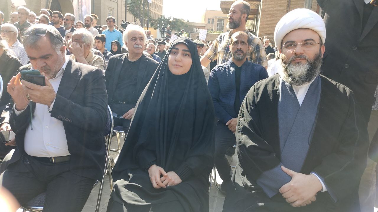 تشییع پیکر زنده یاد محمد کاسبی/ مردم برای بدرقه مرد خوش رکاب سینما آمدند+ فیلم و عکس تشییع پیکر زنده یاد محمد کاسبی/ مردم برای بدرقه مرد خوش رکاب سینما آمدند+ فیلم و عکس