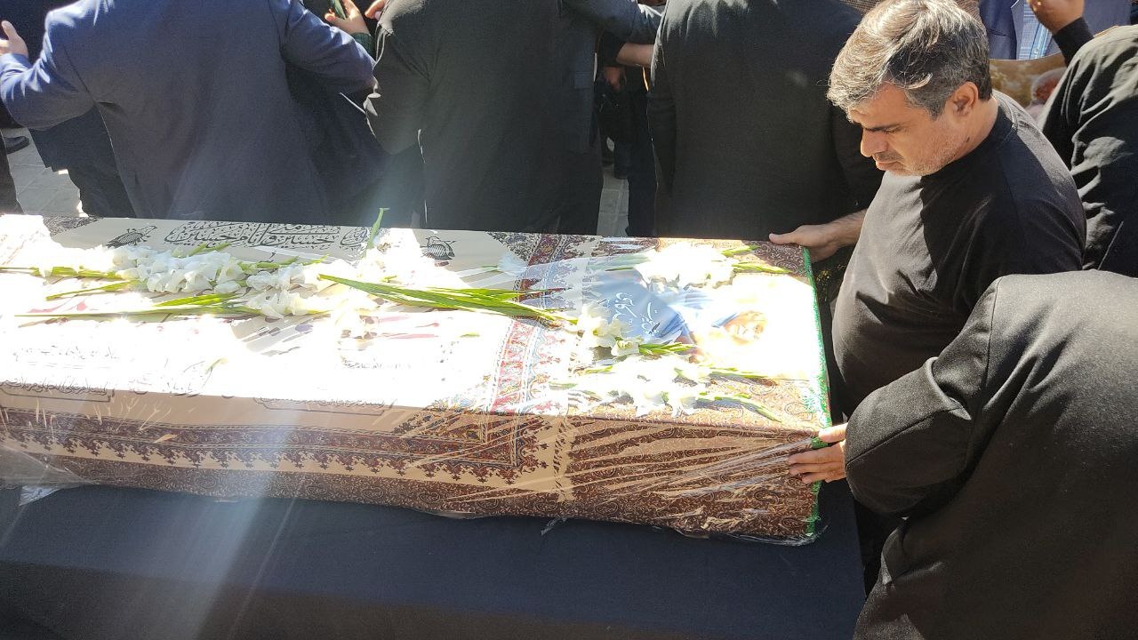 تشییع پیکر زنده یاد محمد کاسبی/ مردم برای بدرقه مرد خوش رکاب سینما آمدند+ فیلم و عکس تشییع پیکر زنده یاد محمد کاسبی/ مردم برای بدرقه مرد خوش رکاب سینما آمدند+ فیلم و عکس