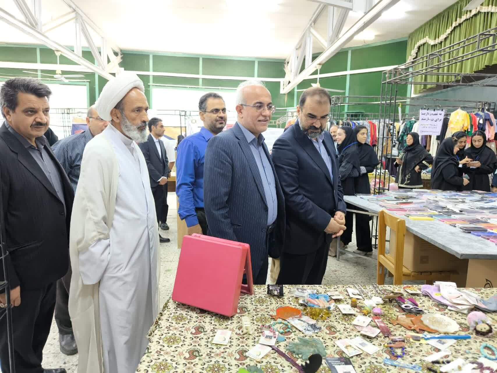 از صنایع پوشاک تا فناوریهای دیجیتال؛ نمایش توانمندیهای دانشجویان در نمایشگاه اشتغال و کارآفرینی از صنایع پوشاک تا فناوریهای دیجیتال؛ نمایش توانمندیهای دانشجویان در نمایشگاه اشتغال و کارآفرینی