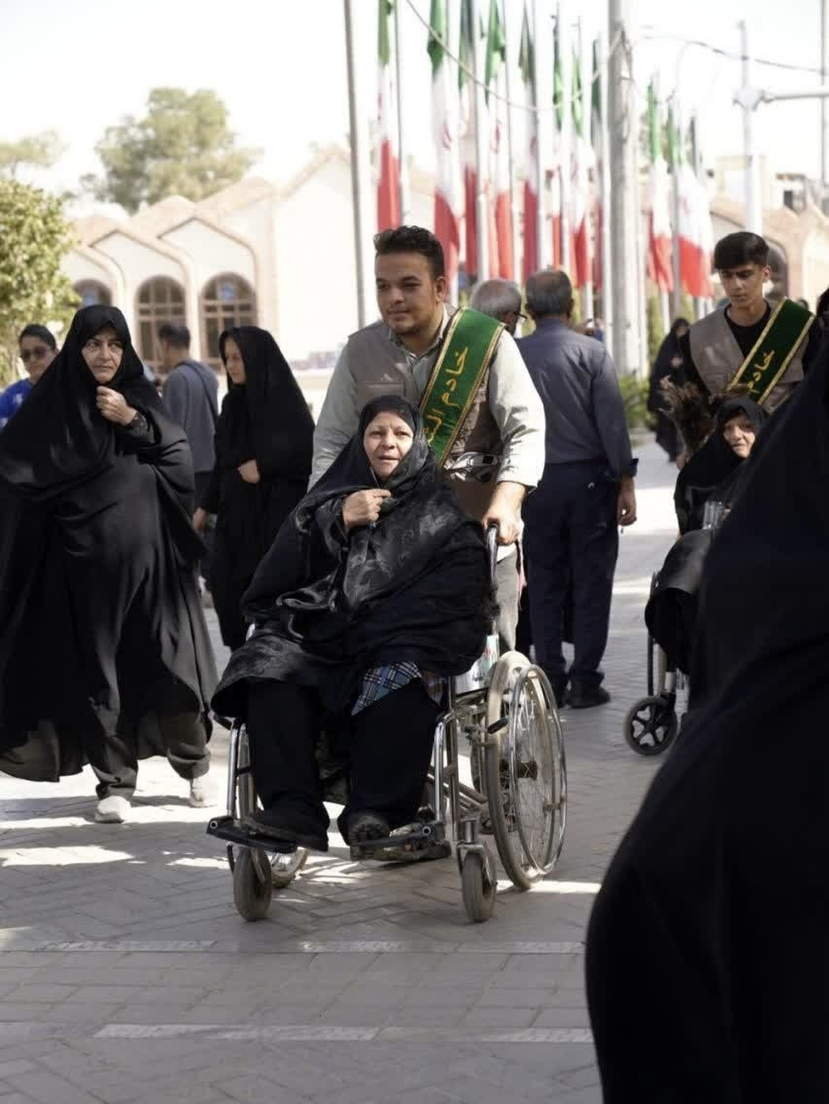 تردد برای جانبازان و سالمندان در گلزار شهدا آسان‌تر می‌شود  آغاز به‌کار ایستگاه‌های امانت ویلچر در گلزار مطهر شهدا