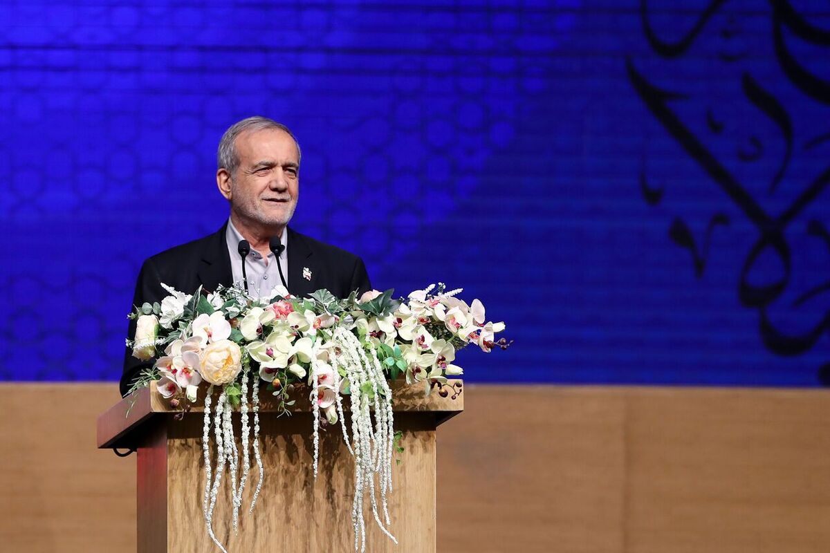 پزشکیان: انسان واقعی کسی است که دانایی، مهارت و توانایی خود را برای حل مشکلات مردم به‌کار می‌گیرد