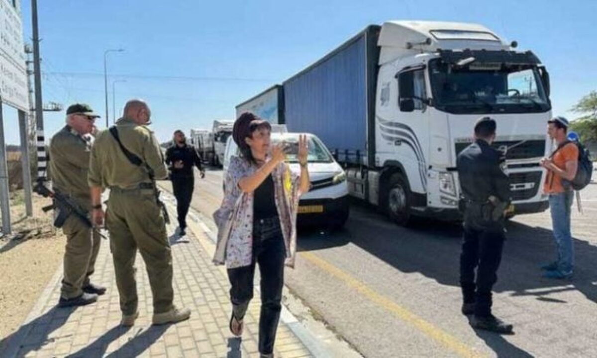 شهرک‌نشینان مانع رسیدن کمک‌های حیاتی به غزه شدند؛ رژیم صهیونیستی مسؤولیت خود را نادیده می‌گیرد