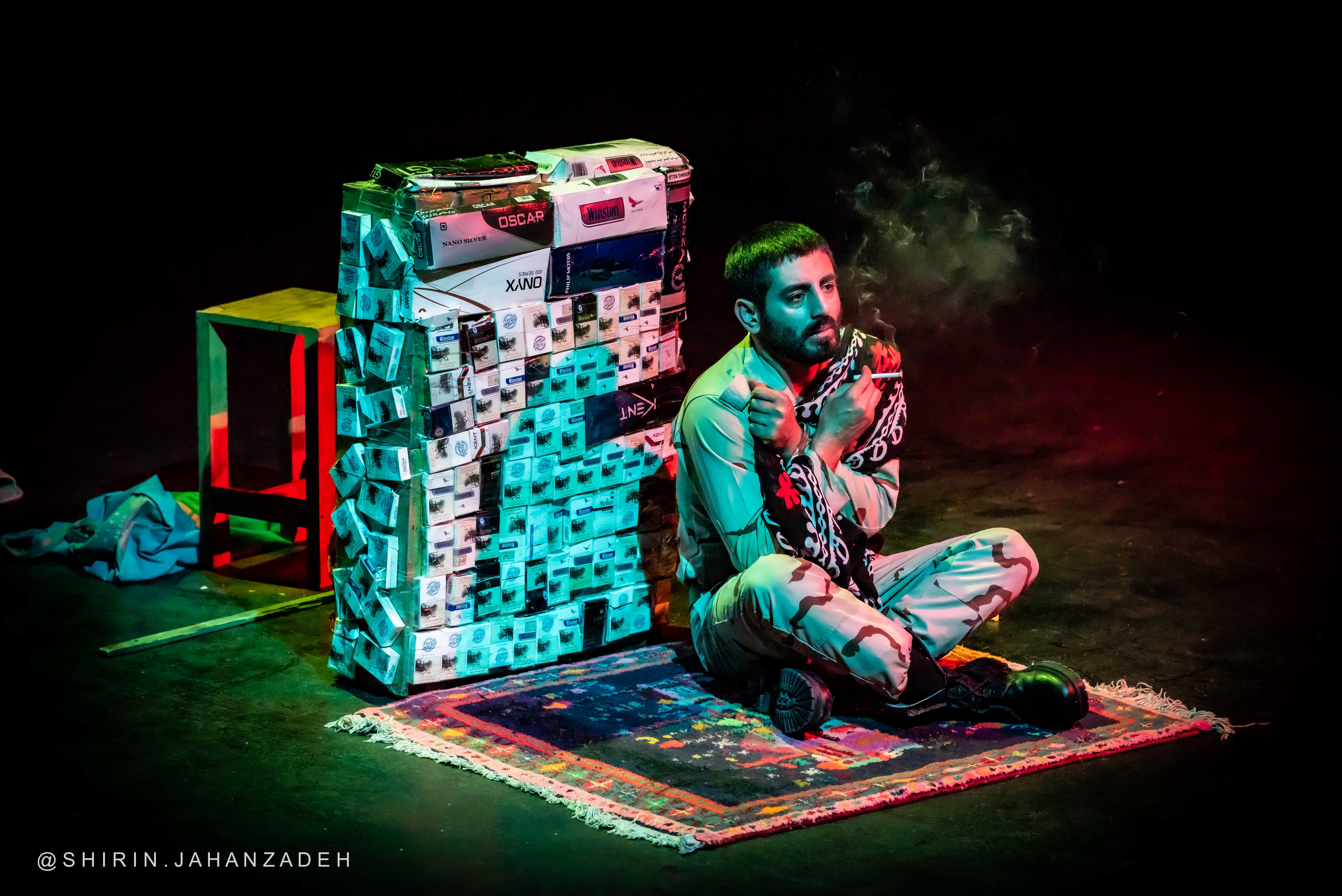 از کردستان تا صحنه تئاتر، صدای واقعی مرزنشینان و کولبران بر صحنه تئاتر فریاد میشود/بامداد از کردستان تا صحنه تئاتر، صدای واقعی مرزنشینان و کولبران بر صحنه تئاتر فریاد میشود/بامداد