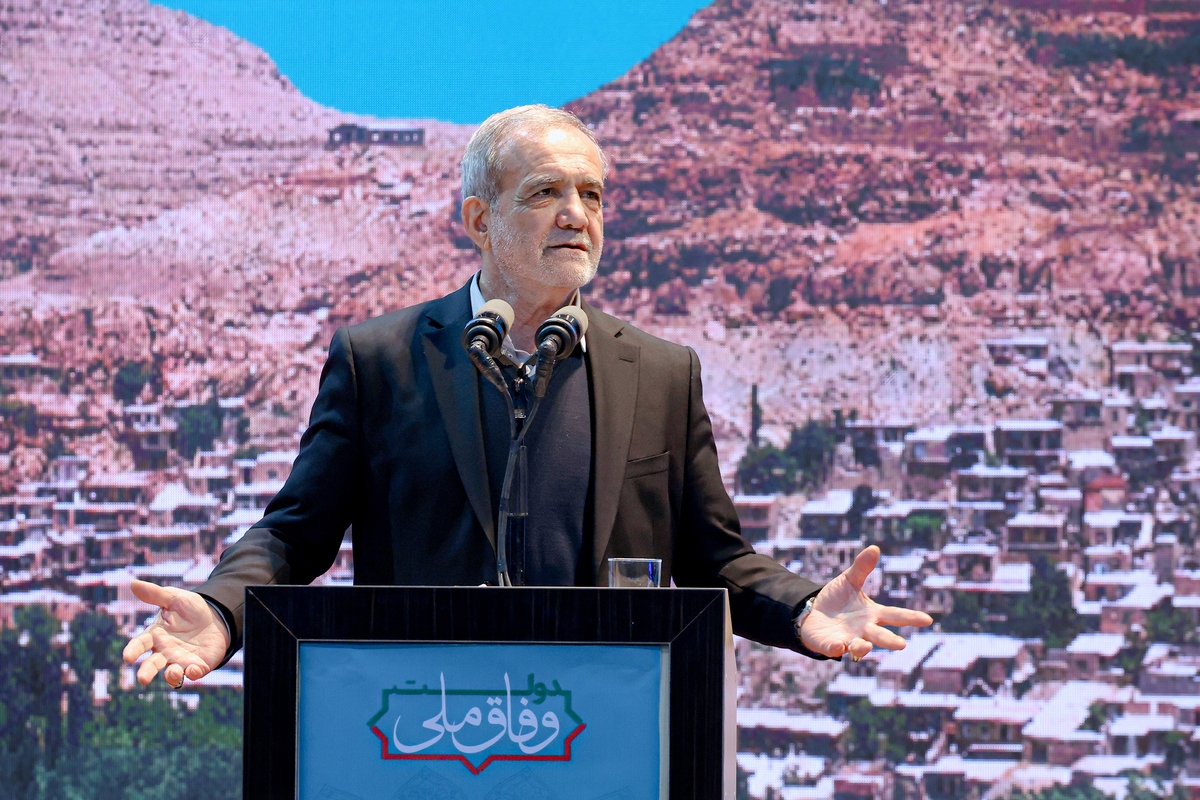 سفر سرزده رئیس‌جمهور به شهر قدس و بازدید از مدرسه روشنگر