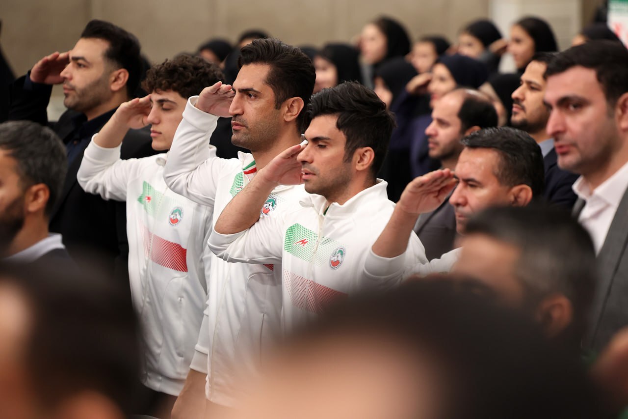 ایران قوی در حسینیه امام خمینی (ره)؛ همت بلند ورزشکاران و لبخند رهبر ایران قوی در حسینیه امام خمینی (ره)؛ همت بلند ورزشکاران و لبخند رهبر