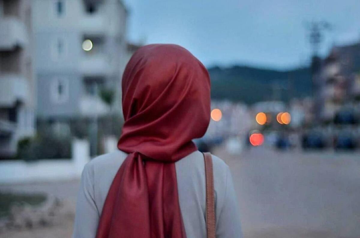 تفاوت میان حجاب و برهنگی  نقش والدین در کنترل فضای مجازی