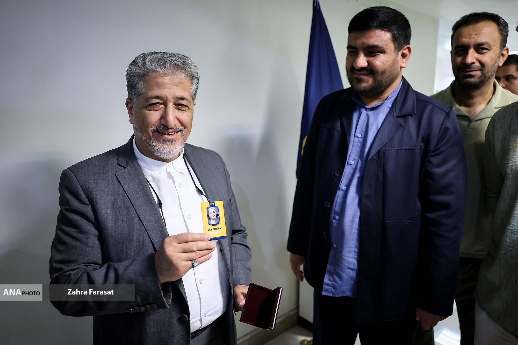 رئیس دانشگاه آزاد اسلامی از تحریریه خبرگزاری آنا بازدید کرد رئیس دانشگاه آزاد اسلامی از تحریریه خبرگزاری آنا بازدید کرد