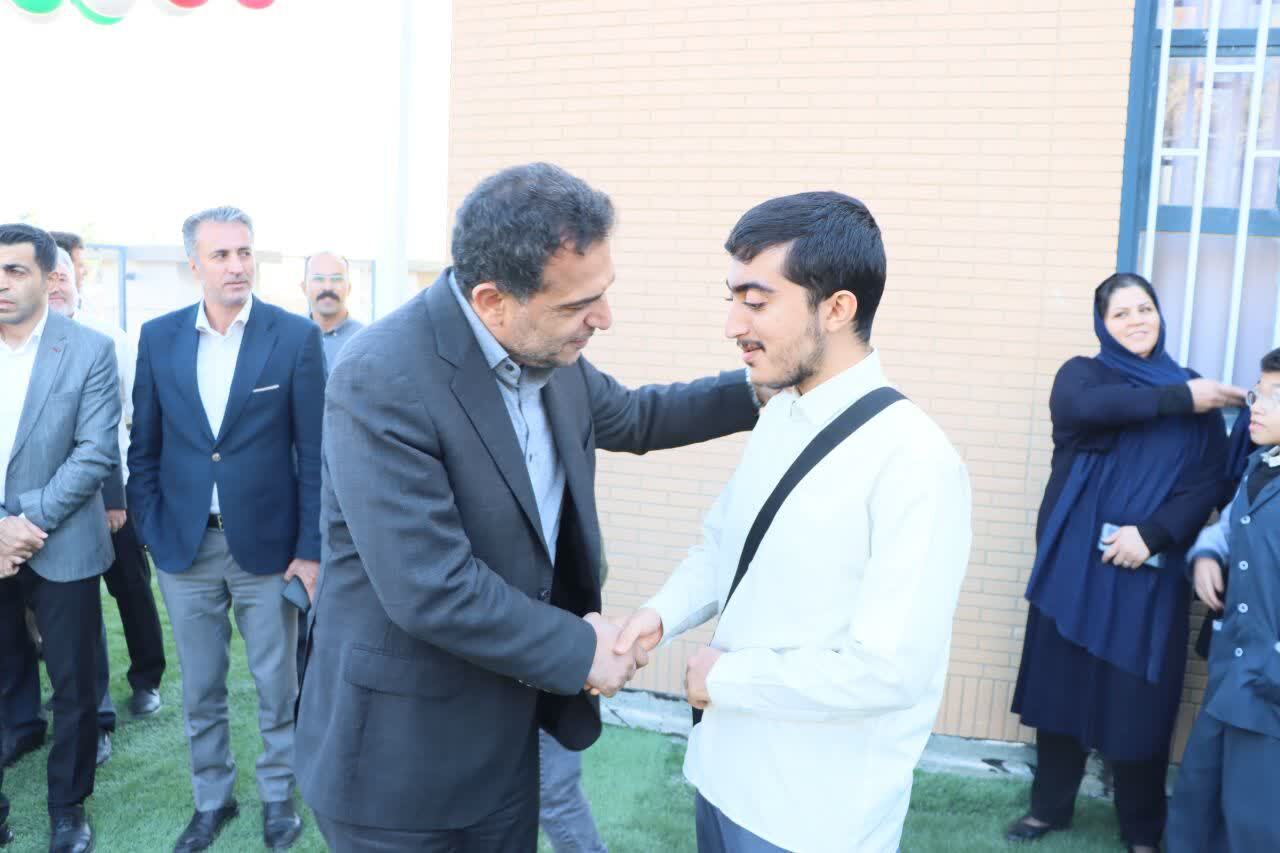 روشندلان، قهرمانان اراده و امید/ افتتاح زمین چمن ورزشی ویژه در مدرسه موسیبنجعفر (ع) روشندلان، قهرمانان اراده و امید/ افتتاح زمین چمن ورزشی ویژه در مدرسه موسیبنجعفر (ع)