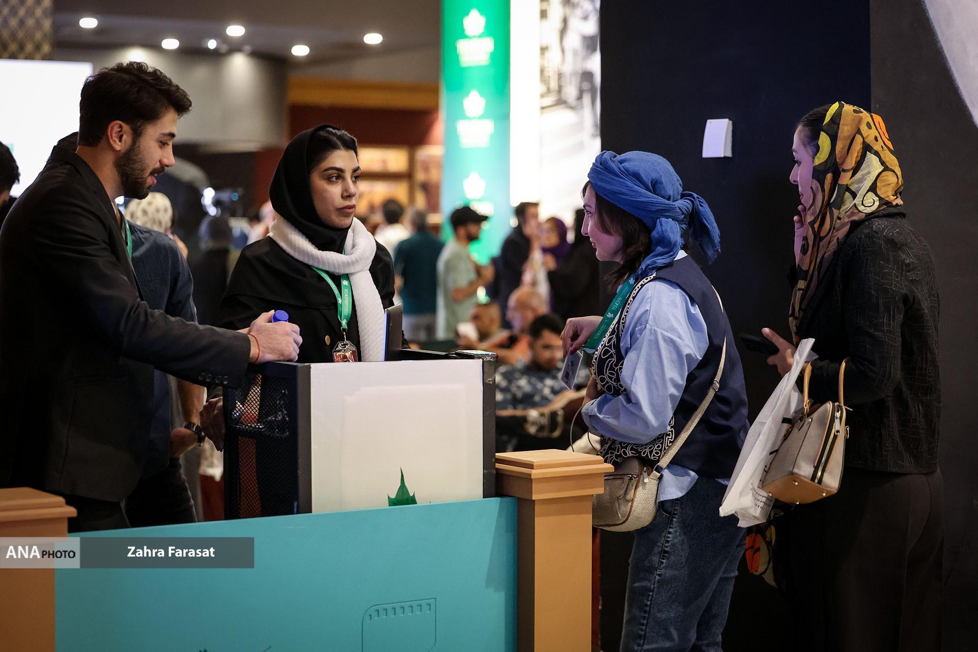 ایوان فرهنگ میزبان مدیران فرهنگی شد/ تماشای فیلمهای کوتاه با طعم خاطره ایوان فرهنگ میزبان مدیران فرهنگی شد/ تماشای فیلمهای کوتاه با طعم خاطره