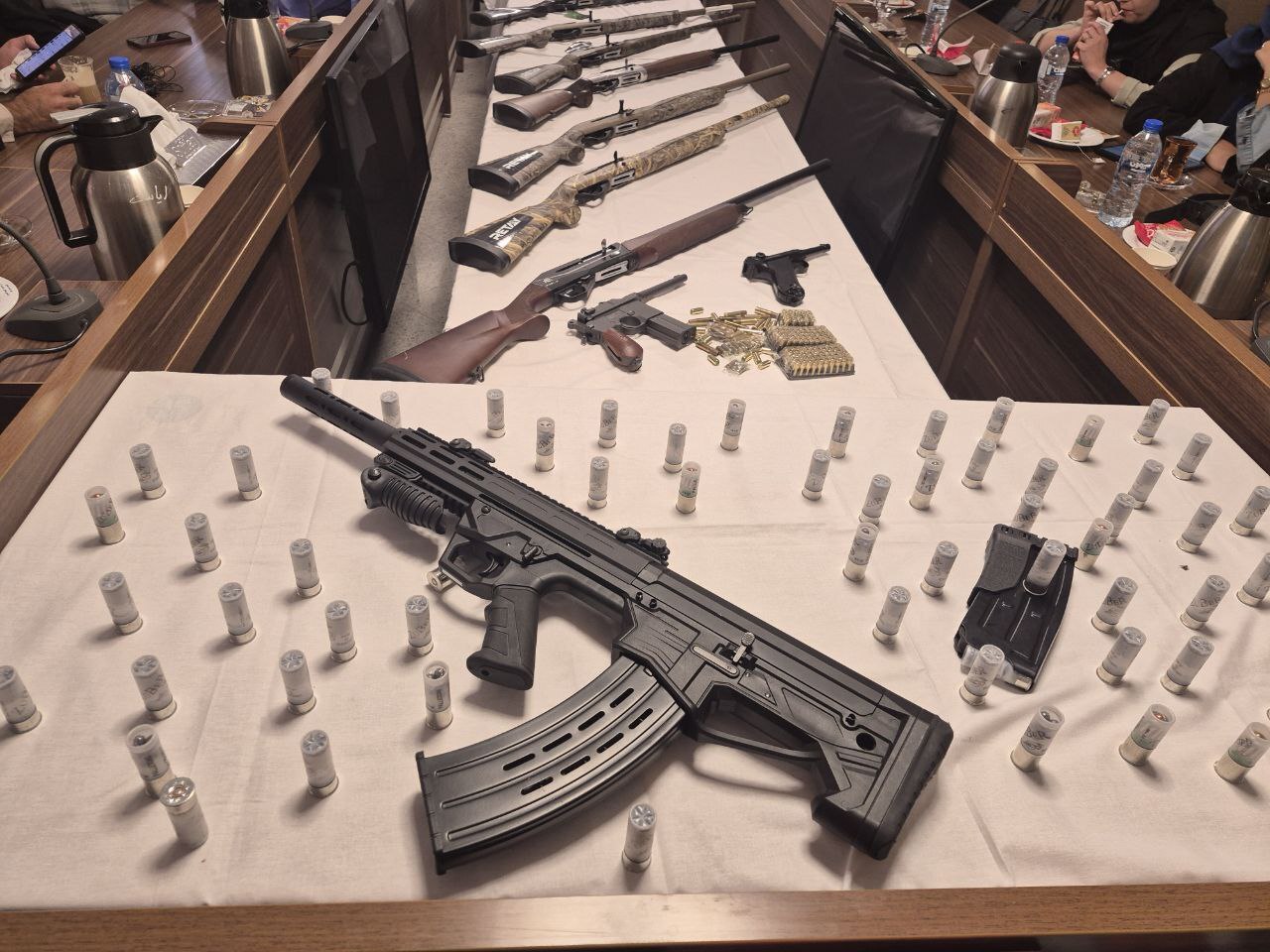 کشف بیش از ۱۰۰ قبضه سلاح جنگی و شکاری در تهران/ هشدار به اراذل و اوباش درباره نگهداری سلاح+ تصاویر