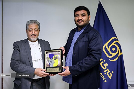 بازدید رئیس دانشگاه آزاد اسلامی از خبرگزاری آنا