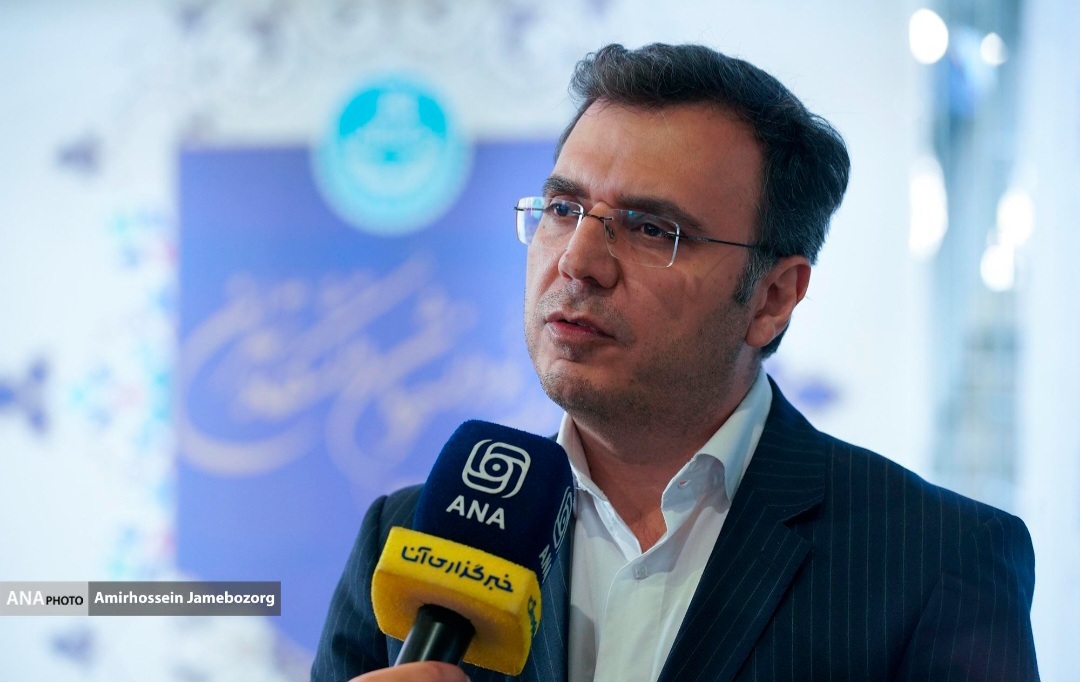 موج شور و هیجان بین نودانشجویان تهران با حضور ارسطوی پایتخت