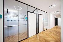 پارتیشن شیشه‌ای | بررسی انواع پارتیشن تک جداره، دو جداره و هوشمند