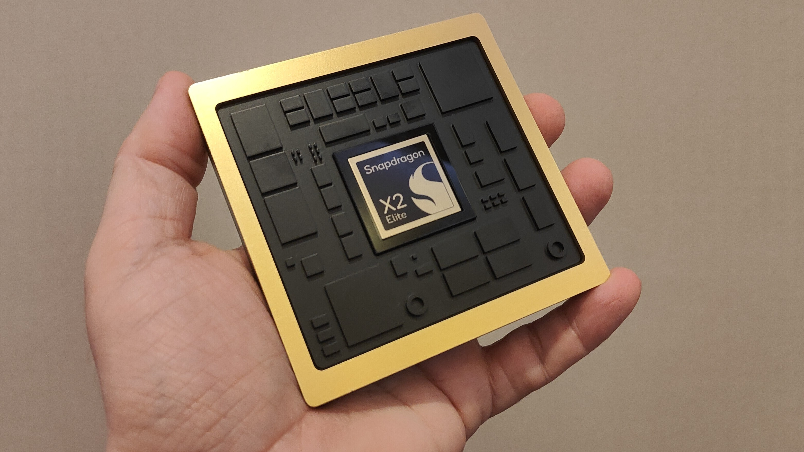 کوالکام با تراشههای نسل جدید، عصر هوش مصنوعی را بازتعریف میکند کوالکام با تراشههای نسل جدید، عصر هوش مصنوعی را بازتعریف میکند