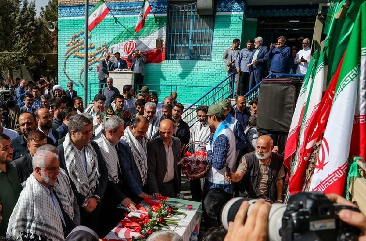 نیمکت‌هایی که سنگینی نام ۳۶ هزار شهید را بر دوش می‌کشد