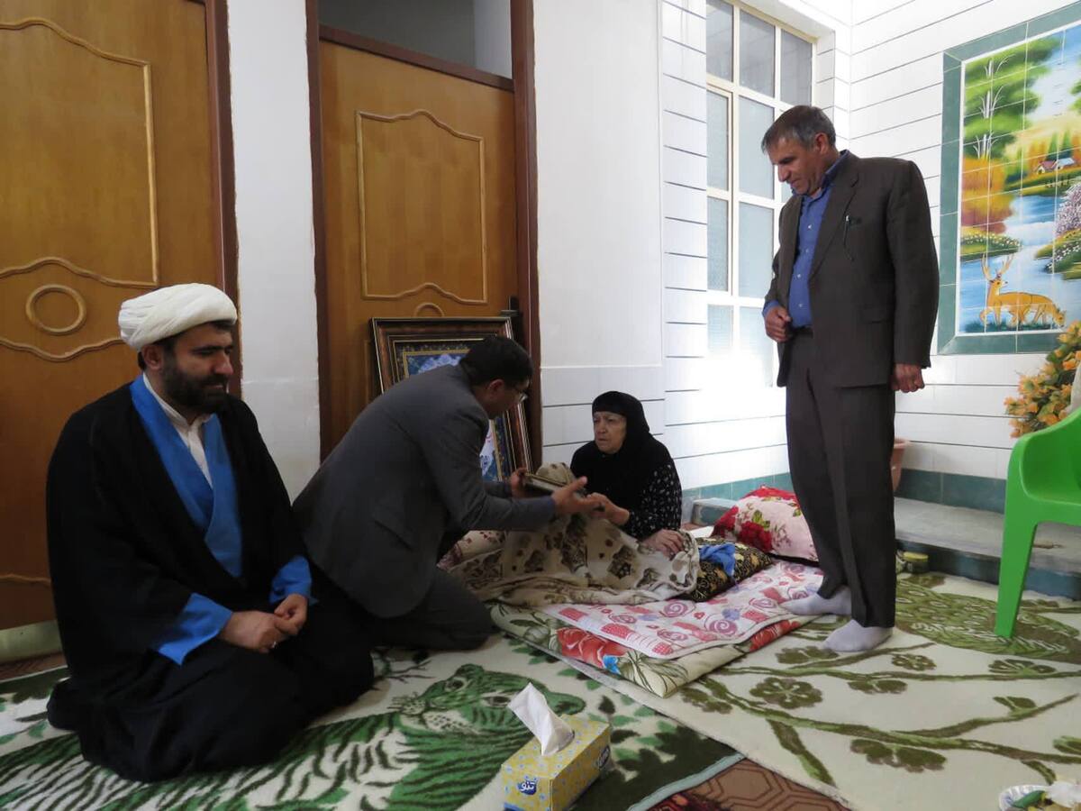 دیدار دانشگاهیان دانشگاه آزاد با خانواده شهید