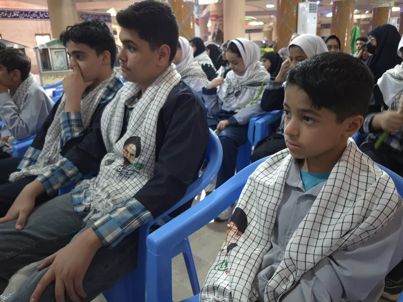 مقالهنویسی درباره زندگی 8 امام؛ آغاز جشنواره «کهکشان هدایت» با هنرنمایی دانشآموزان مقالهنویسی درباره زندگی 8 امام؛ آغاز جشنواره «کهکشان هدایت» با هنرنمایی دانشآموزان