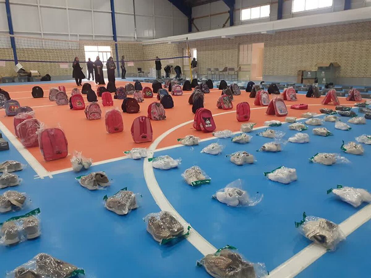 توزیع بیش از ۵۰۰ بسته حمایتی بین دانش‌آموزان کم‌برخوردار