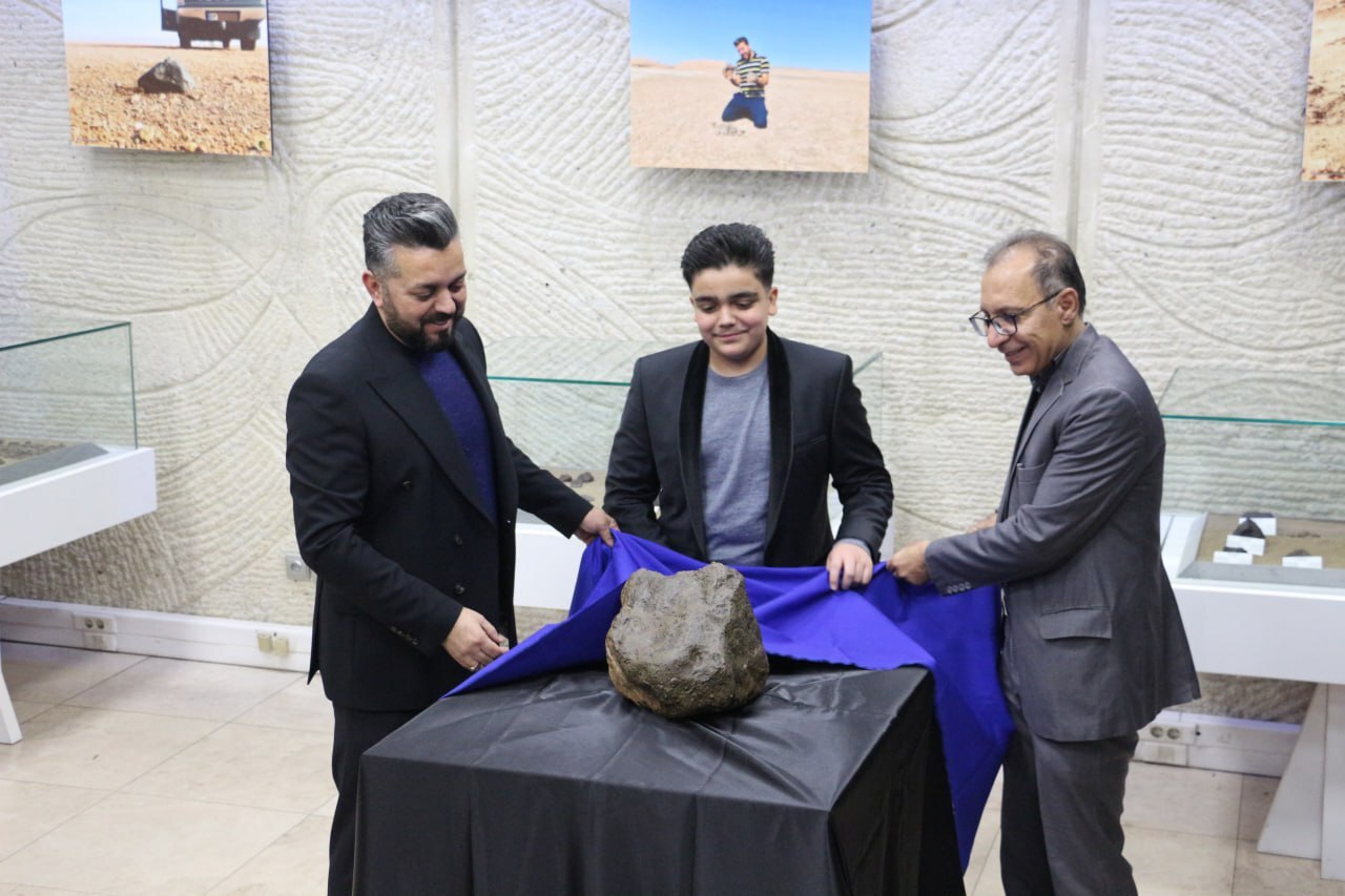 بزرگترین شهابسنگ سیارکی ایران و خاورمیانه در برج آزادی رونمایی شد+عکس بزرگترین شهابسنگ سیارکی ایران و خاورمیانه در برج آزادی رونمایی شد+عکس
