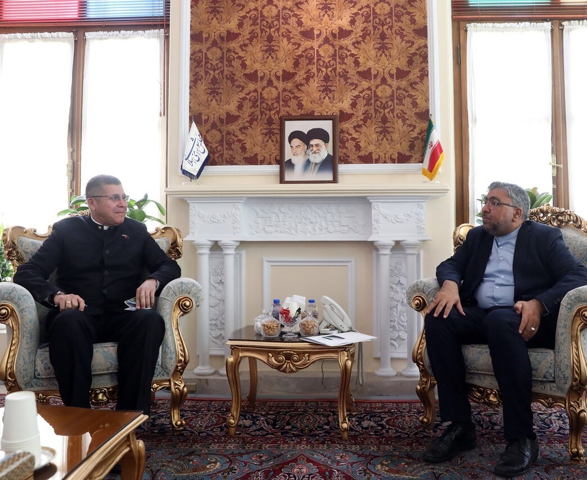 ایران و ونزوئلا همواره مقابل زیاده‌خواه امپریالیسم ایستاده‌اند