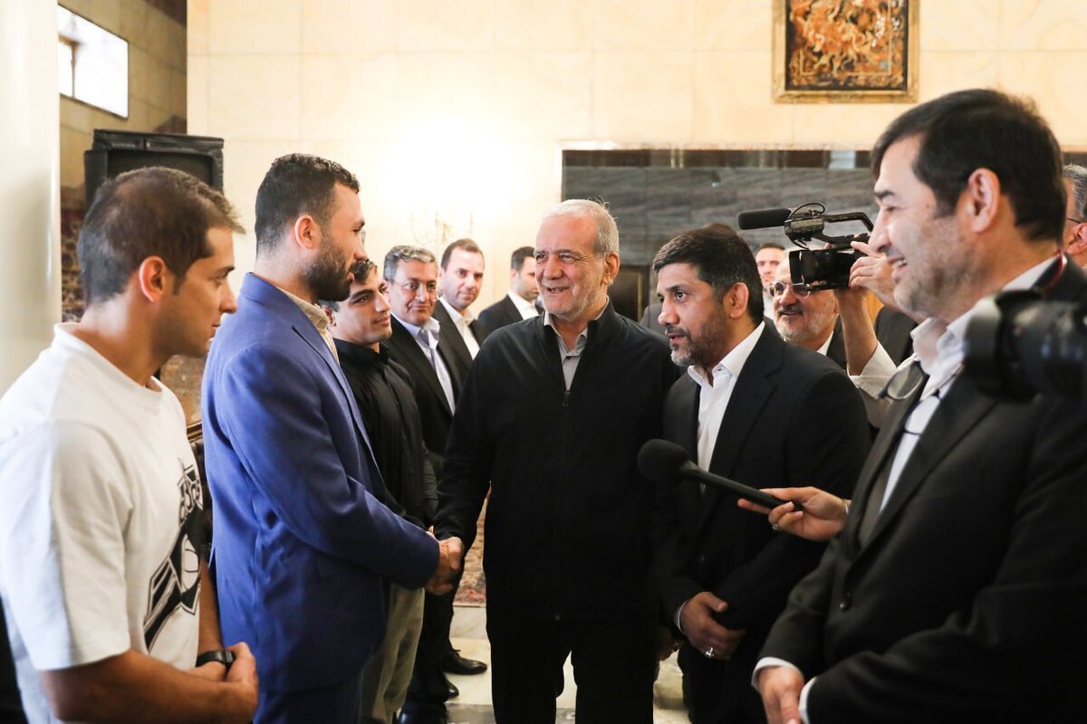 پزشکیان: با تعصبی که نمونه‌اش را در شما ورزشکاران مشاهده کردیم، در تمام حوزه‌ها در مسیر موفقیت گام برمی‌داریم