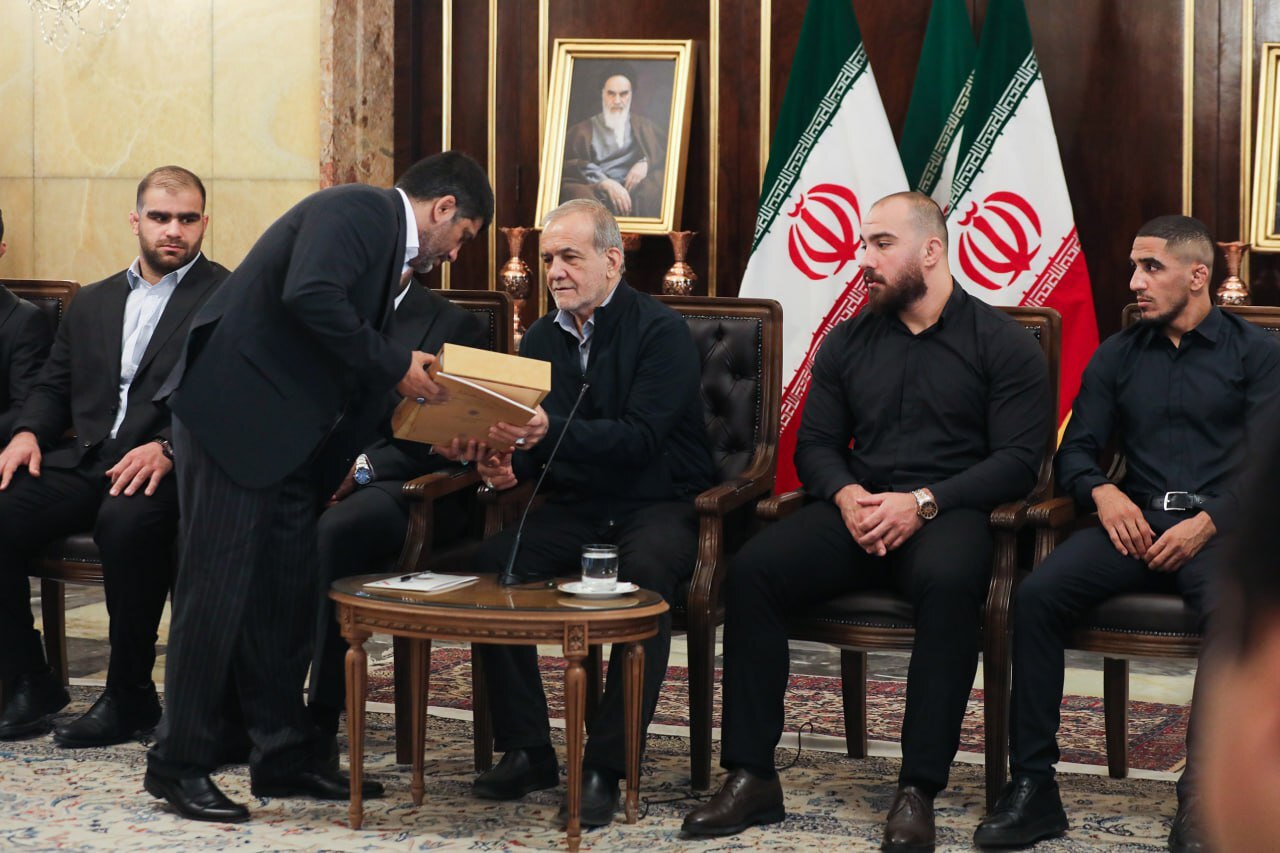 پزشکیان: با تعصبی که نمونه&zwnj;اش را در شما ورزشکاران مشاهده کردیم، در تمامی حوزه&zwnj;ها در مسیر موفقیت گام برمی&zwnj;داریم