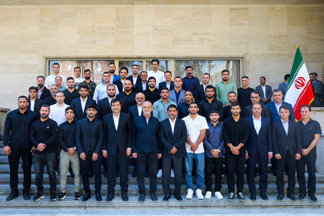 پزشکیان: با تعصبی که نمونه&zwnj;اش را در شما ورزشکاران مشاهده کردیم، در تمامی حوزه&zwnj;ها در مسیر موفقیت گام برمی&zwnj;داریم