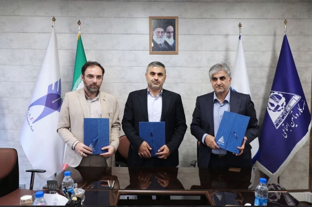 امضای دو تفاهمنامه همکاری میان پارکهای علم و فناوری دانشگاه آزاد و دو مؤسسه ملی امضای دو تفاهمنامه همکاری میان پارکهای علم و فناوری دانشگاه آزاد و دو مؤسسه ملی