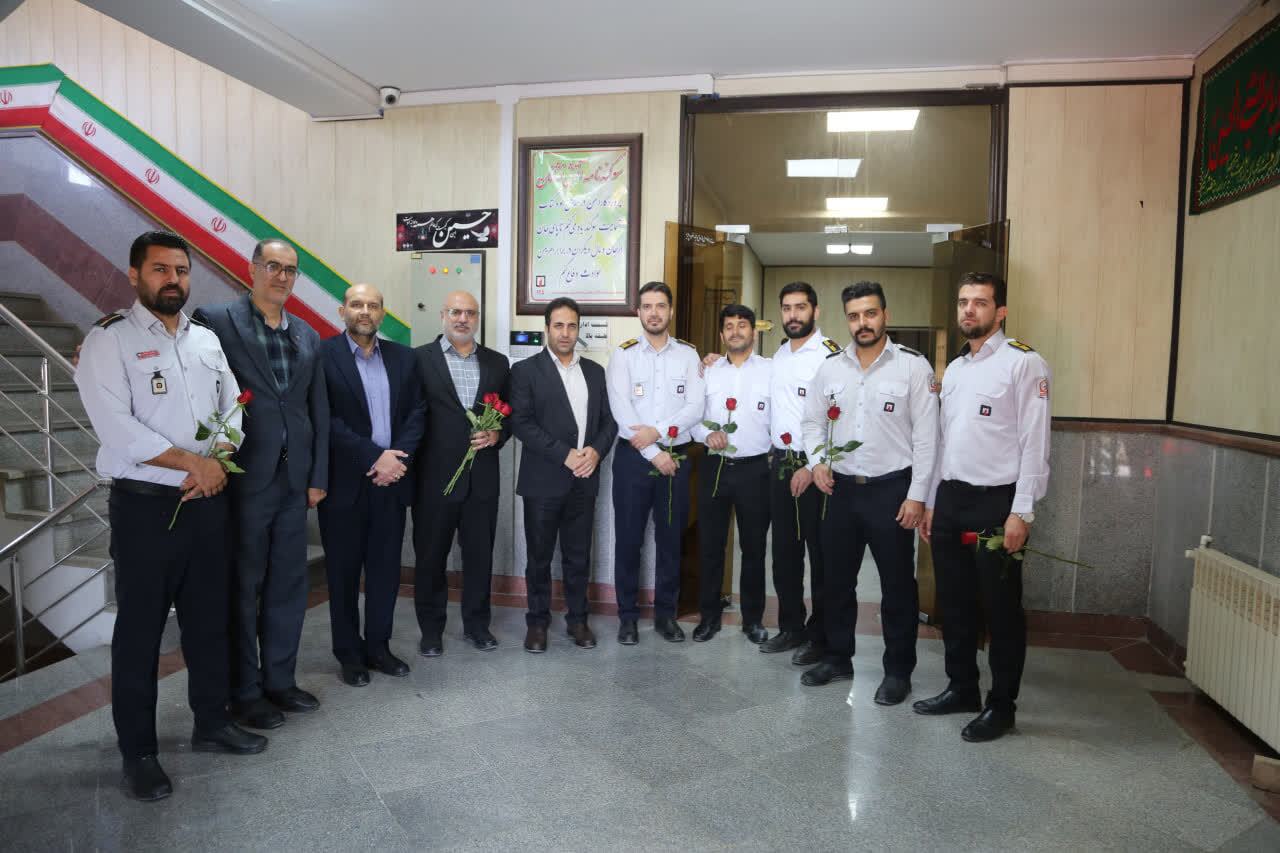 آتشنشانان نماد آرامش، امنیت و نجات هستند آتشنشانان نماد آرامش، امنیت و نجات هستند