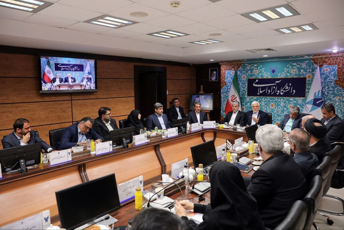 دیدار صمیمانه معاون اول رئیس‌جمهور با رئیس دانشگاه آزاد اسلامی