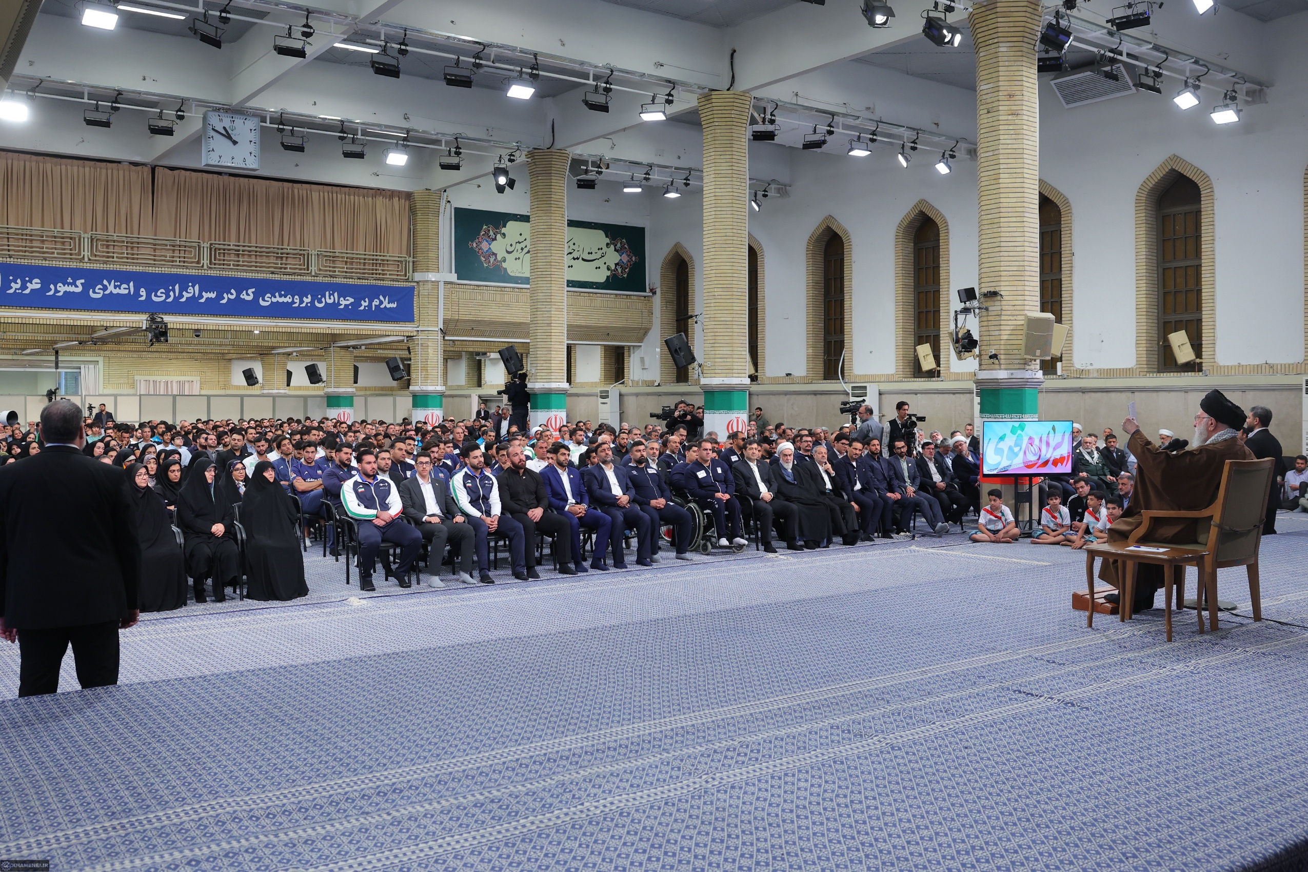 قدردانی و عهد جامعه ورزش با رهبر معظم انقلاب: سربازان ایران در جنگ نرم خواهیم بود قدردانی و عهد جامعه ورزش با رهبر معظم انقلاب: سربازان ایران در جنگ نرم خواهیم بود