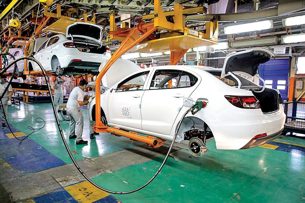 چرا کاهش تولید خودرو‌های داخلی ادامه دارد  گروگان گیری تولید برای افزایش قیمت