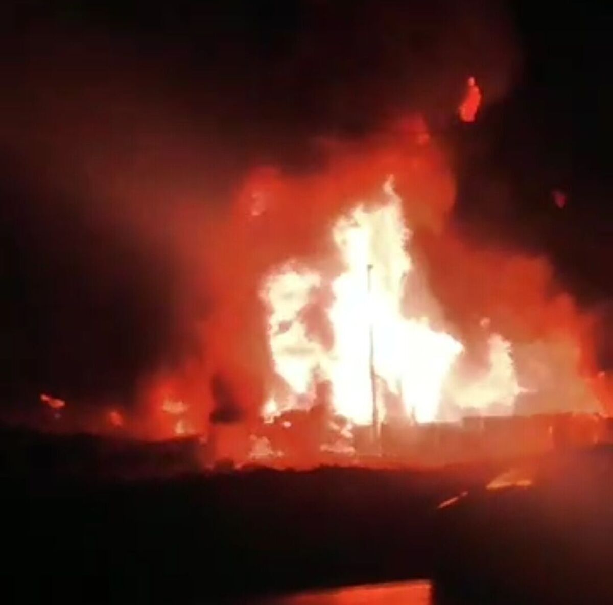 آتش‌سوزی گسترده کارگاه گاز مایع در شیراز مهار شد