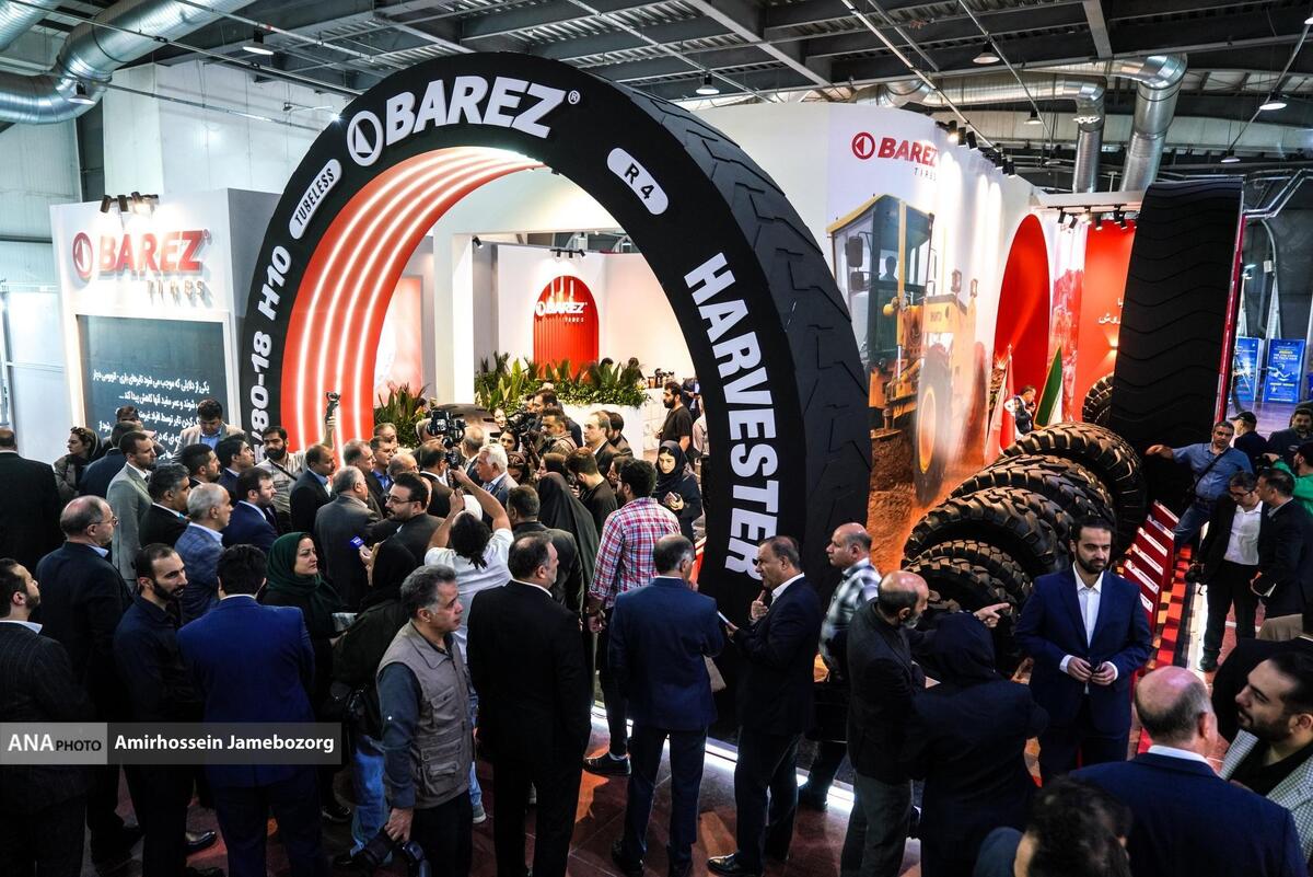 گفت‌وگوی آناتک با تعدادی از شرکت‌کنندگان شانزدهمین نمایشگاه بین‌المللی نانو